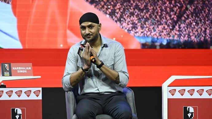 Harbhajan Singh trolling Pat Cummins